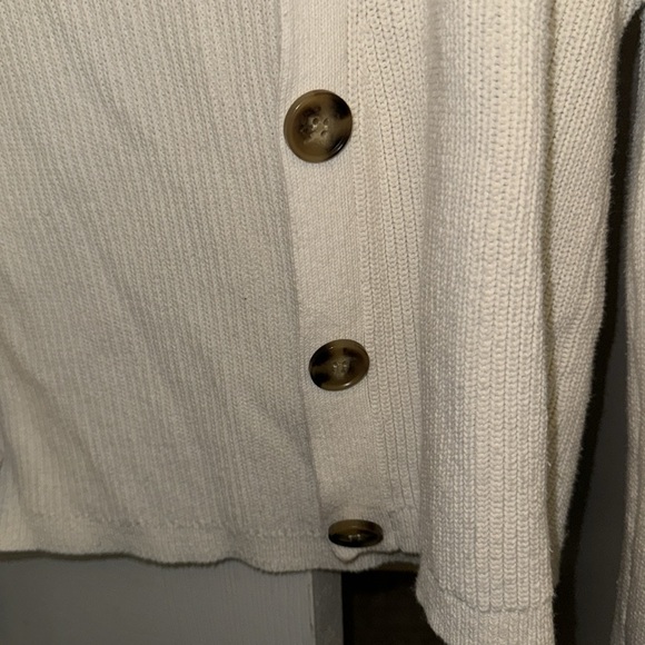 Cropped button up knit sweater. - Picture 2 of 5
